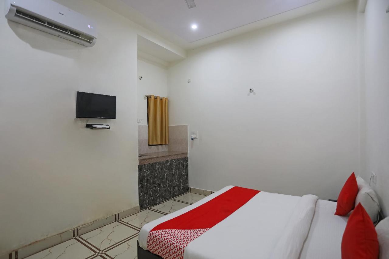 โอโย 15749 พลพิหริธรรม Hotel วรินดาวัน ภายนอก รูปภาพ