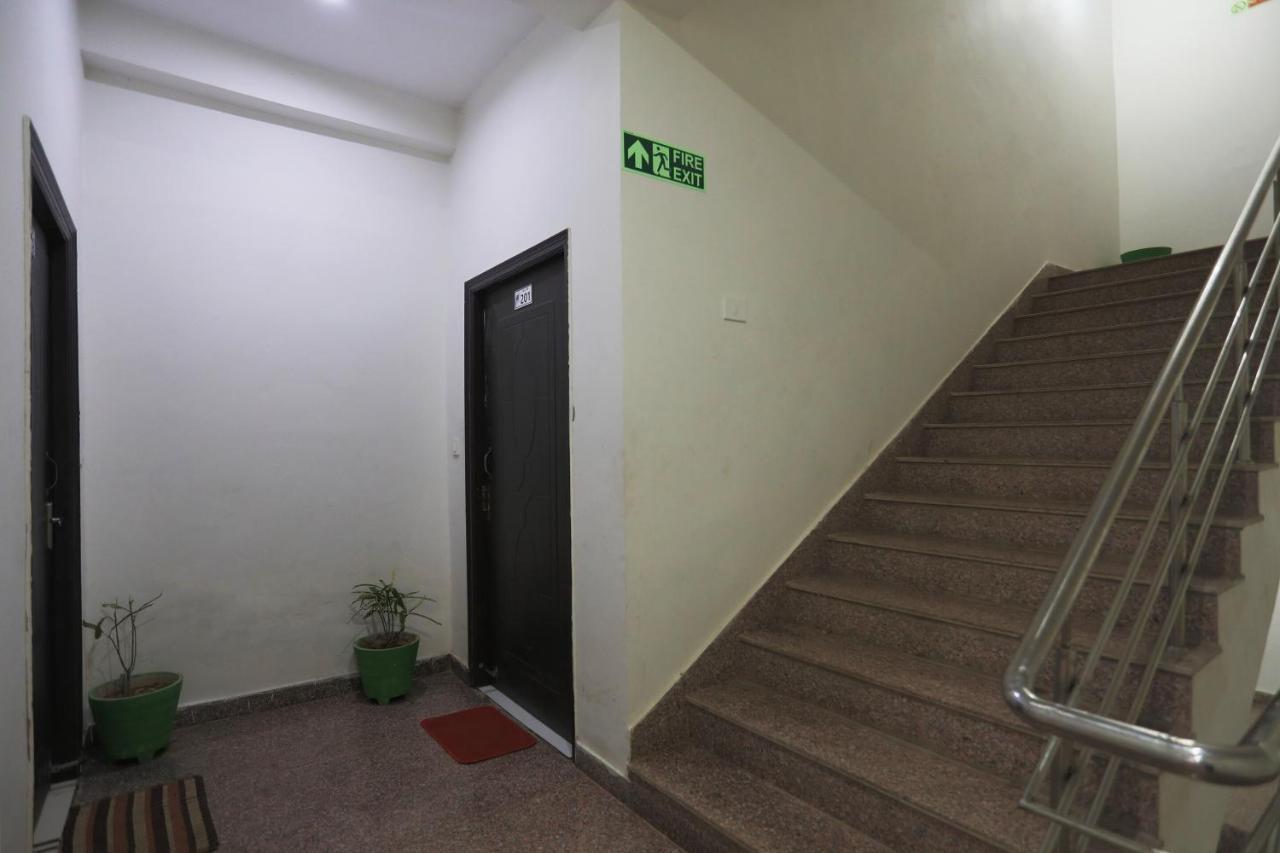 โอโย 15749 พลพิหริธรรม Hotel วรินดาวัน ภายนอก รูปภาพ