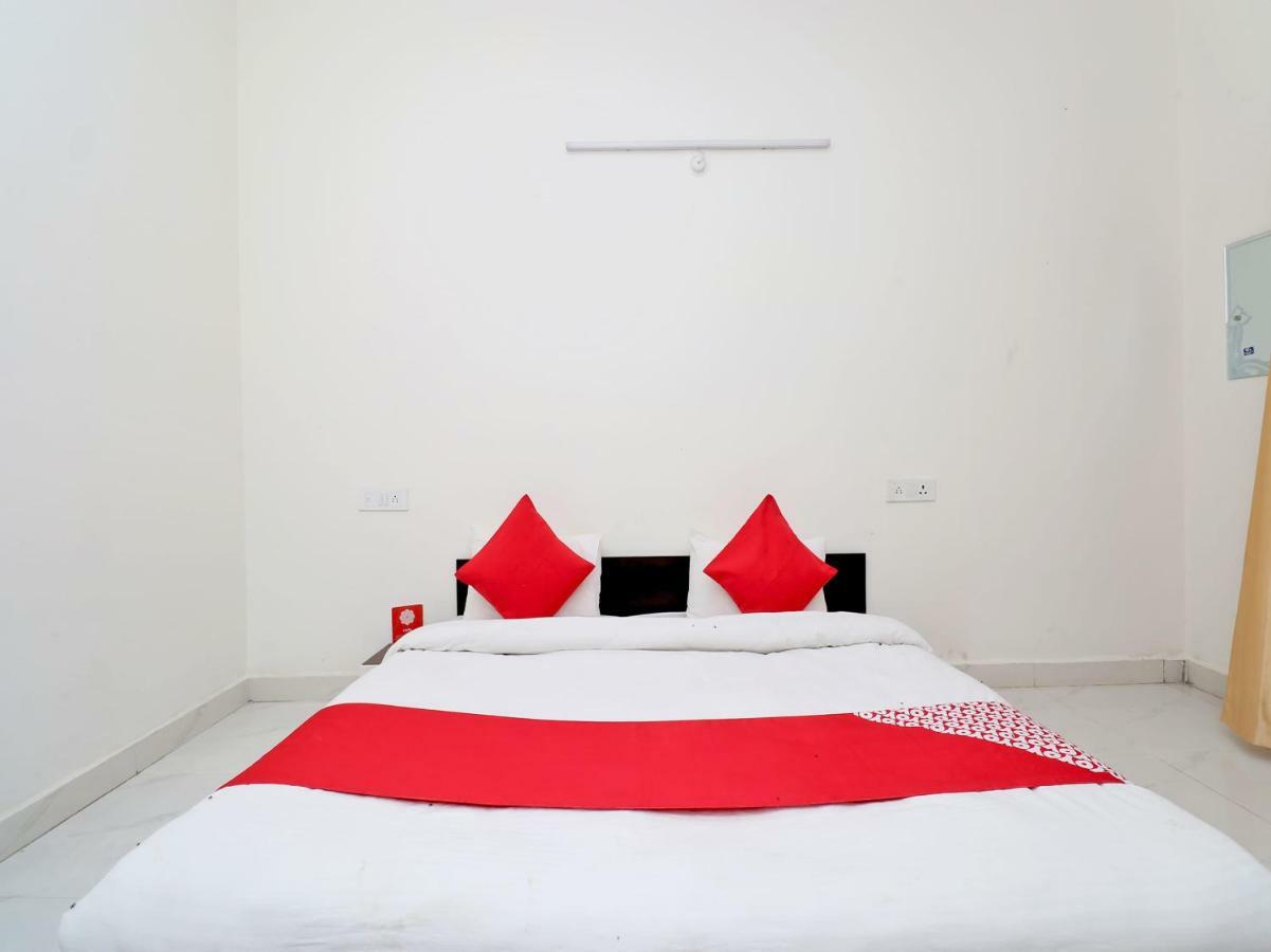 โอโย 15749 พลพิหริธรรม Hotel วรินดาวัน ภายนอก รูปภาพ