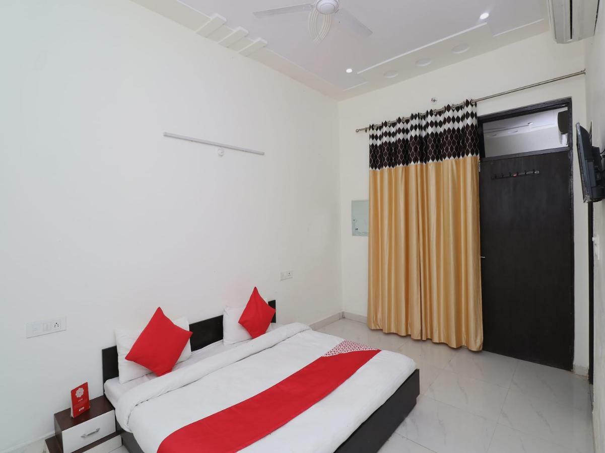 โอโย 15749 พลพิหริธรรม Hotel วรินดาวัน ภายนอก รูปภาพ