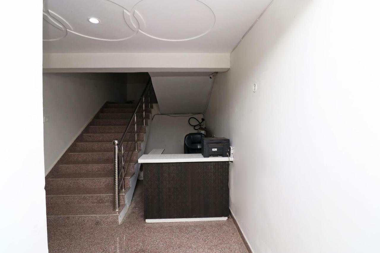 โอโย 15749 พลพิหริธรรม Hotel วรินดาวัน ภายนอก รูปภาพ