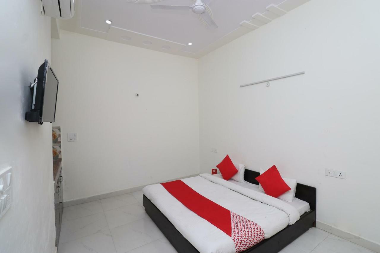 โอโย 15749 พลพิหริธรรม Hotel วรินดาวัน ภายนอก รูปภาพ